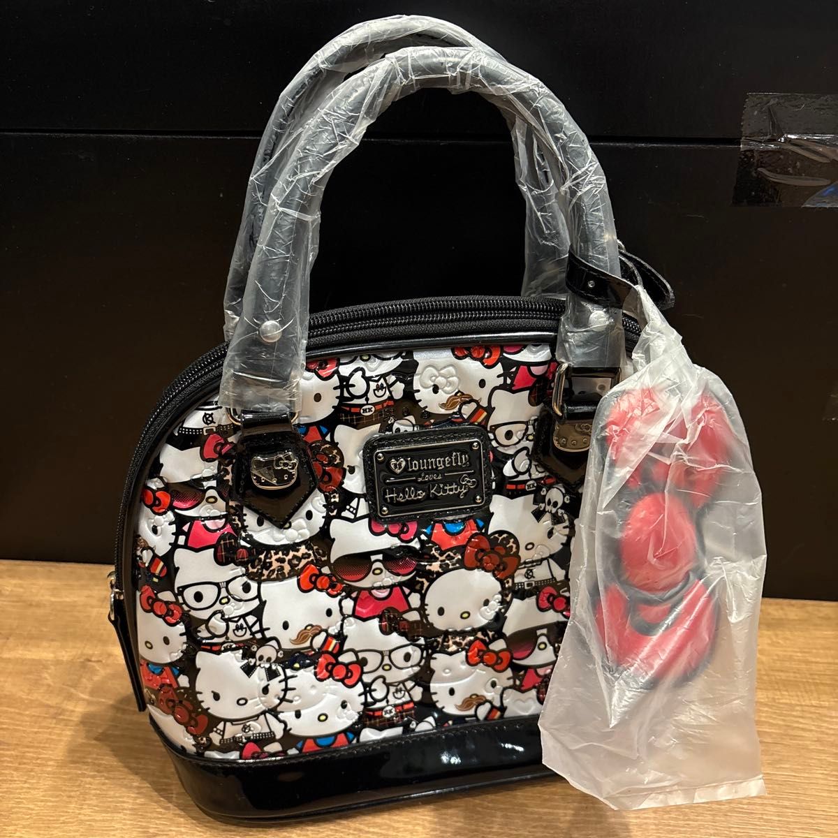 未使用品】ラウンジフライ ハローキティ バッグ ハンドバッグ エナメル