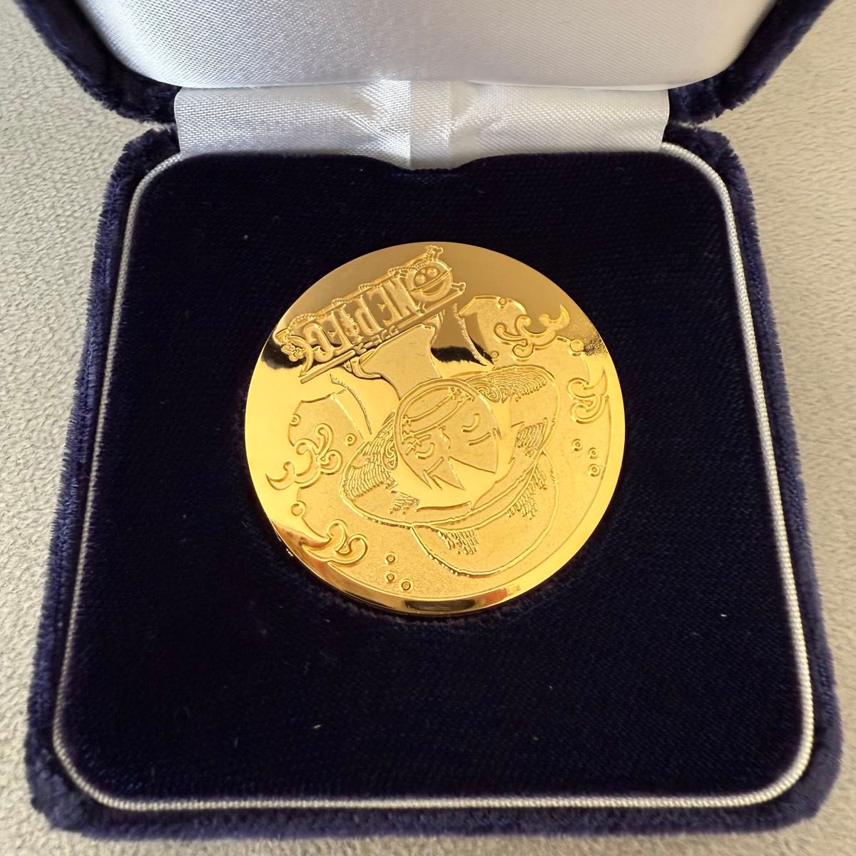 ONE PIECE 100巻発売記念メダル ワンピース 金メダル ONE PIECE 100巻