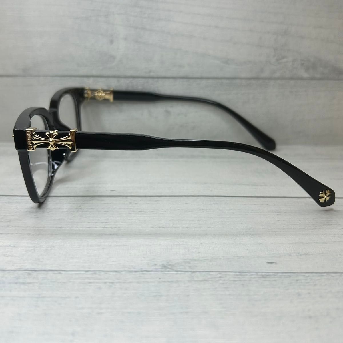 伊達メガネ 黒縁 サングラス ゴールド クロスチャーム クロムハーツ