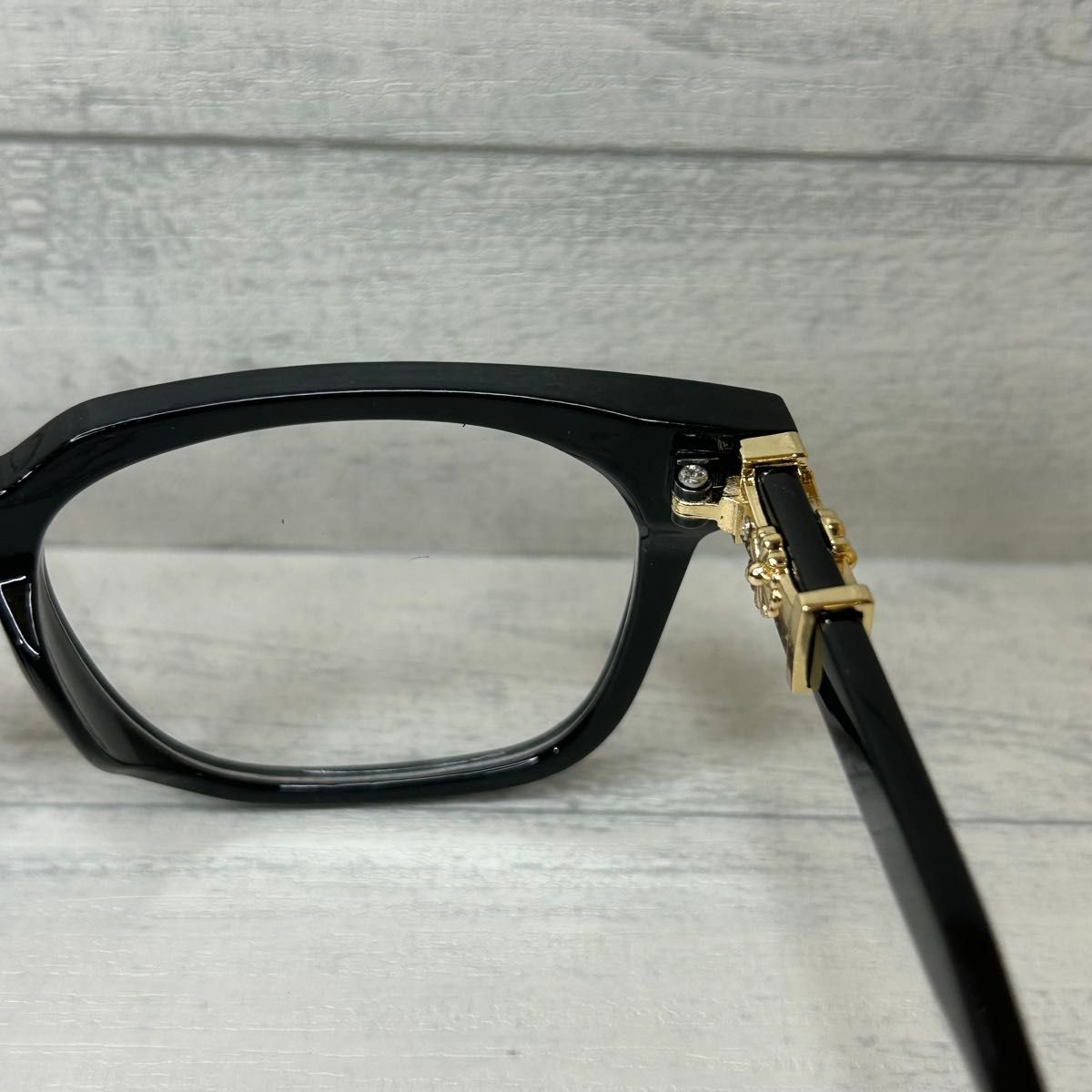 伊達メガネ 黒縁 サングラス ゴールド クロスチャーム クロムハーツ