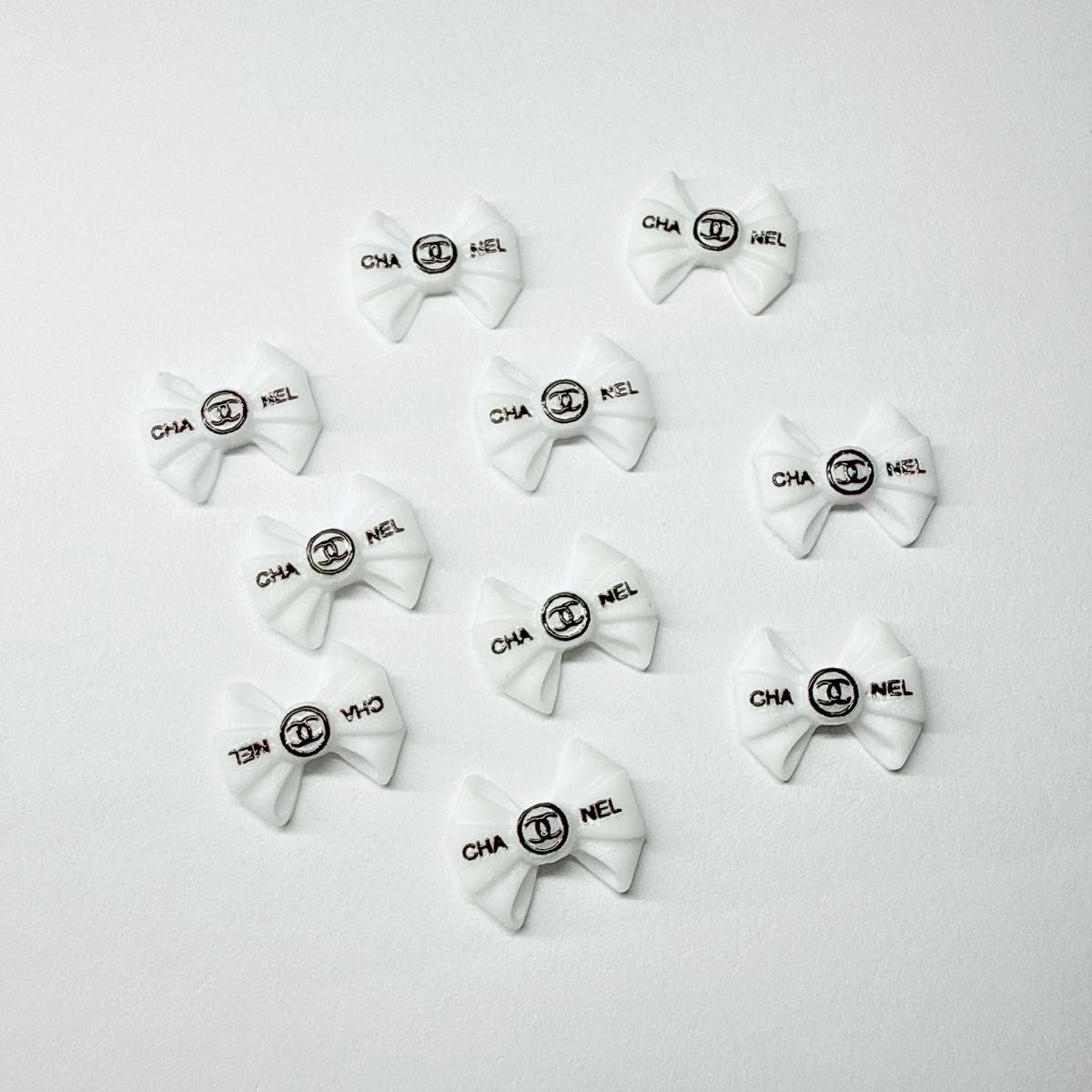 CHANEL ネイルパーツ 10Pセット ブランドロゴ リボン ホワイト｜Yahoo