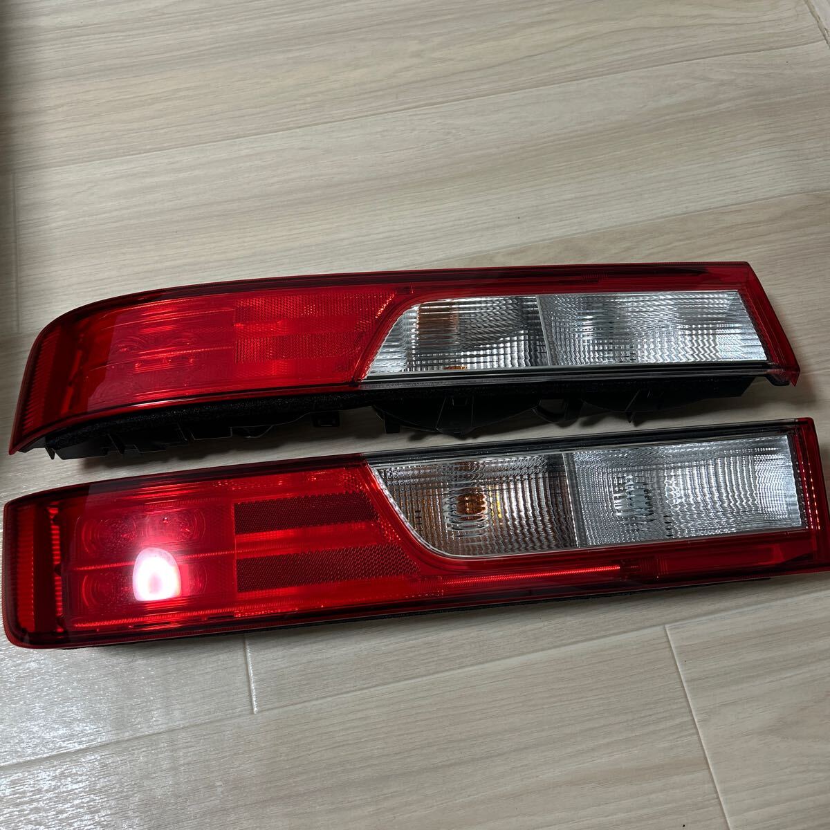 DA17Wエブリィ右中古テールランプ35650-64P00 スズキ エブリィ ワゴン