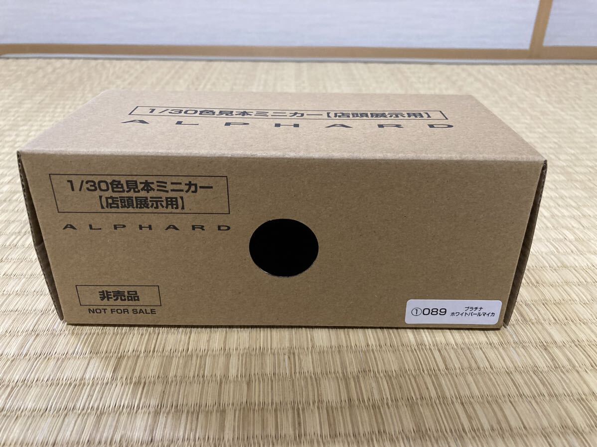 トヨタ アルファード 40系 カラーサンプルミニカー（1/30 スケール