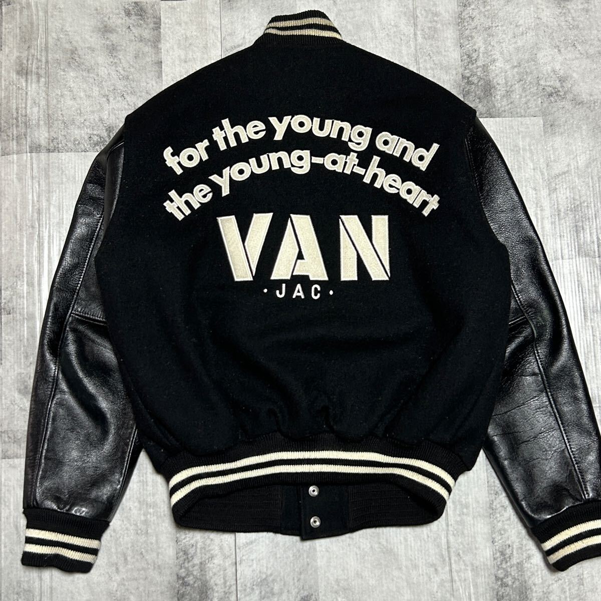 Yahoo!オークション - 美品/L相当 VAN JAC 袖革 スタジャン アーチロゴ