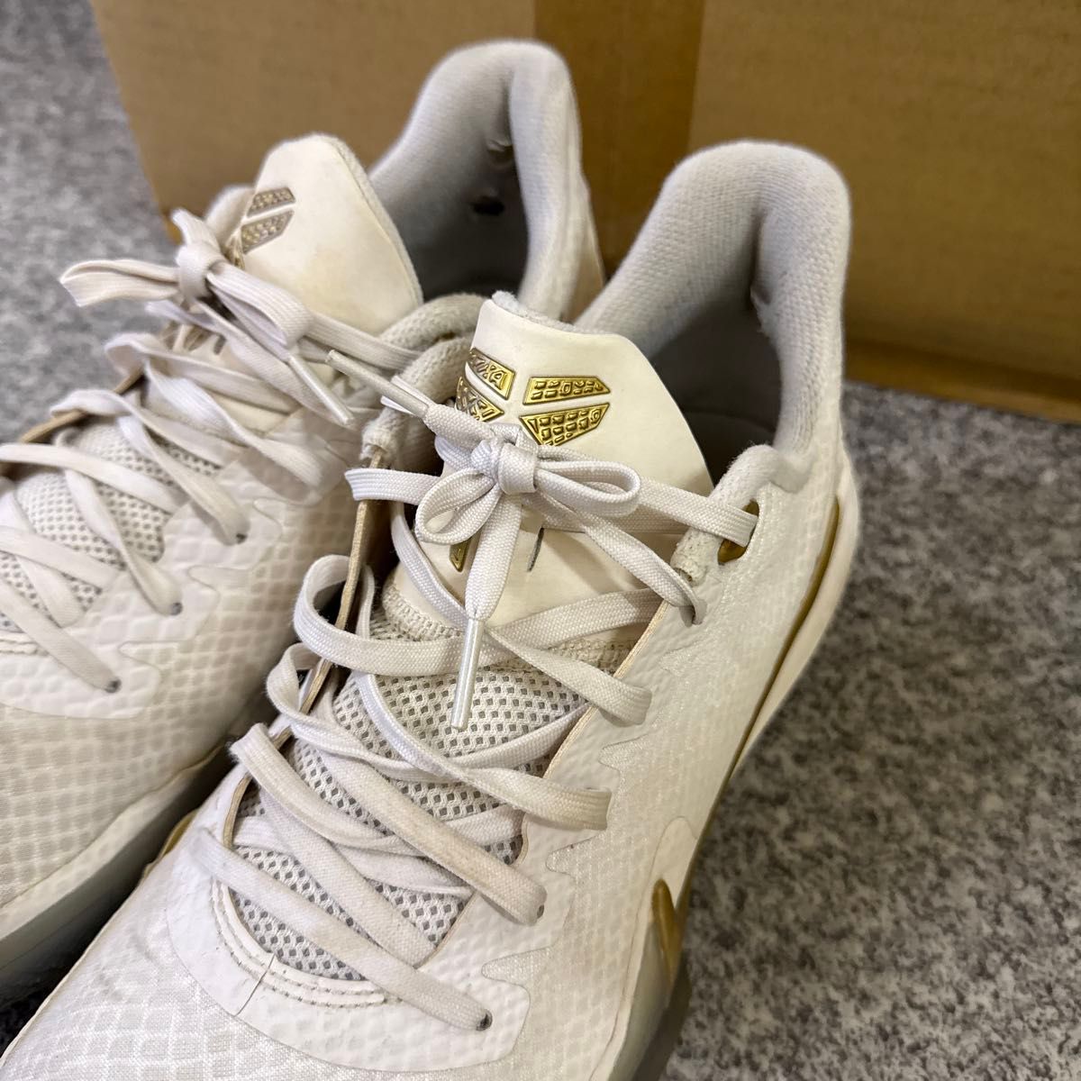 NIKE KOBE マンバフォーカス 29 5 白金 バスケットシューズ｜Yahoo