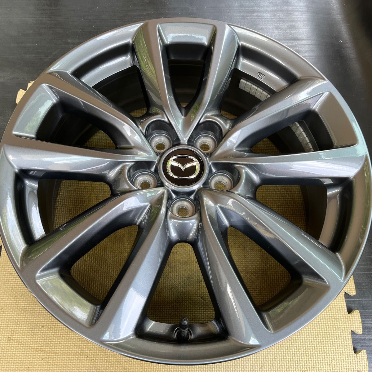 新車外し マツダ3ファストバック 純正ホイール1本 グレーメタリック