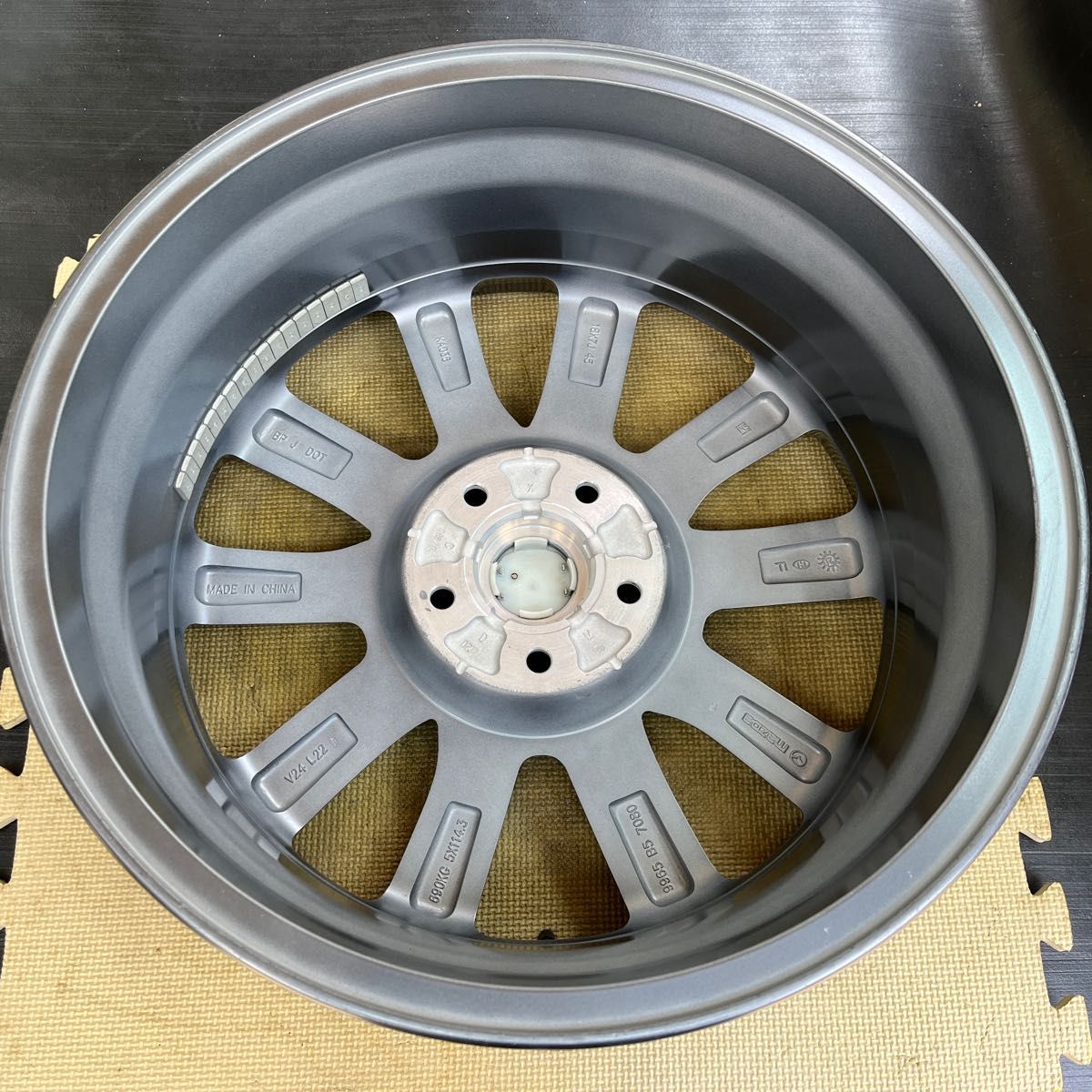 新車外し マツダ3ファストバック 純正ホイール1本 グレーメタリック