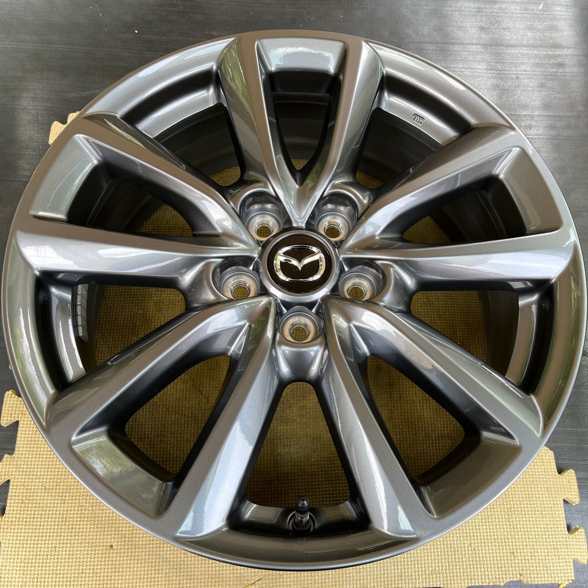新車外し」マツダ3 純正ホイール グレーメタリック ローザ様用 新車