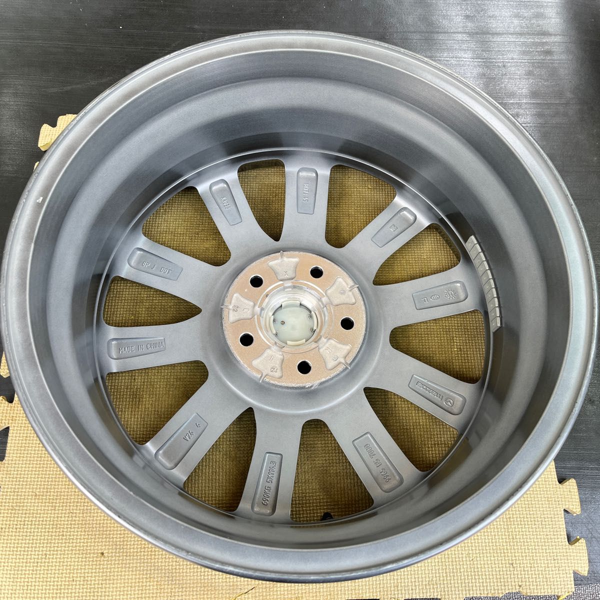 新車外し マツダ3ファストバック 純正ホイール1本 グレーメタリック