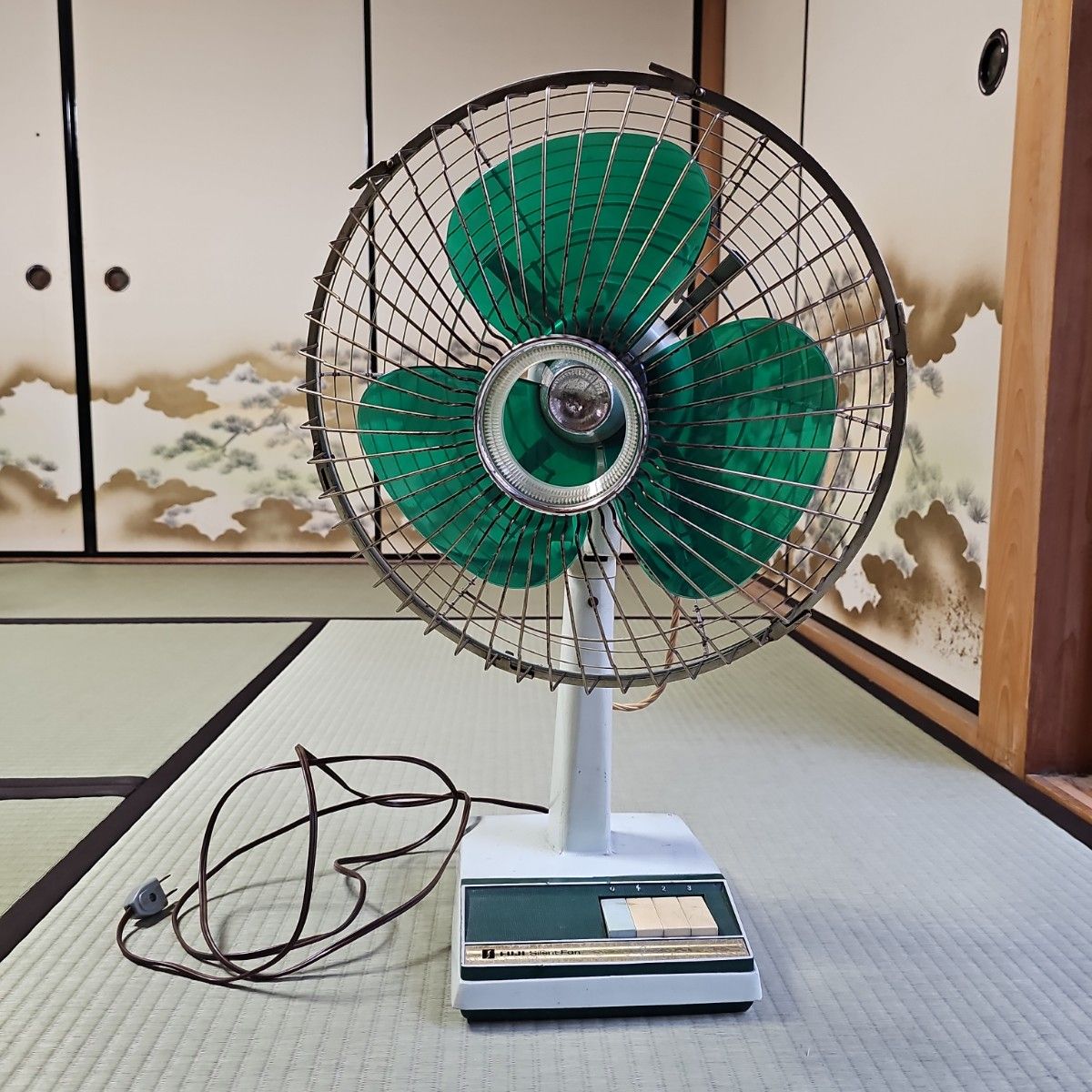 Toshiba レトロ扇風機 30cm レトロ扇風機TOSHIBA 鉄製羽