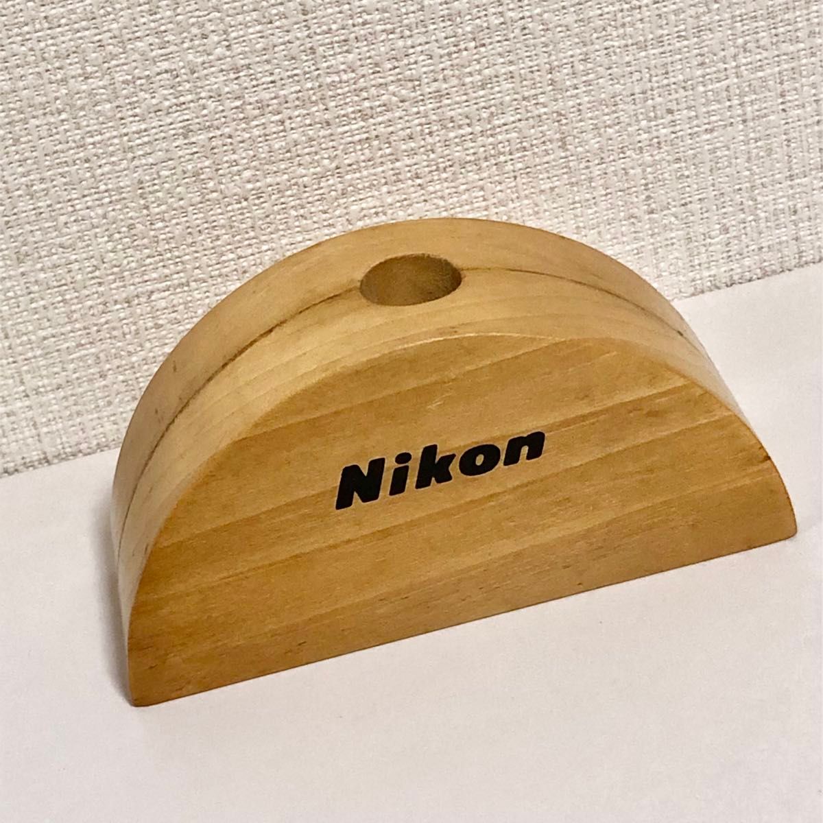 年代物 ヴィンテージ ニコン nikon オブジェ 木製 ロゴ スタンド