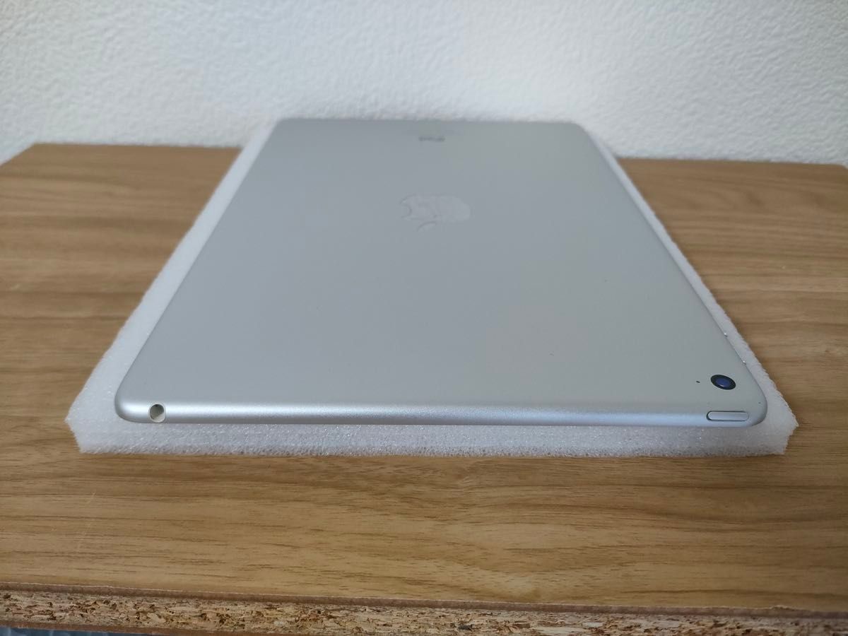 iPad Air 第2世代 Wi-Fiモデル 64GB シルバー MGKM2J/A A1566 動作確認