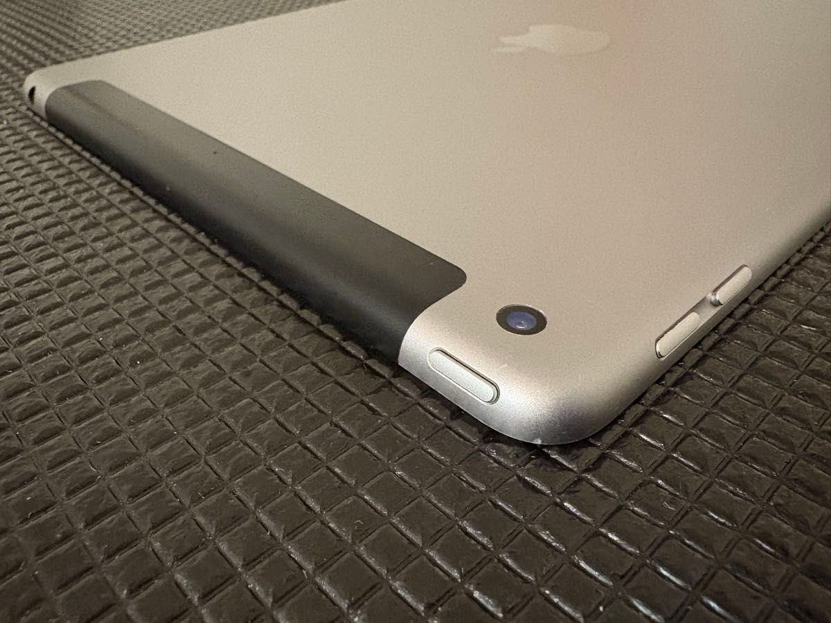 iPad 第6世代 32gb Wifi ＋ cellular SIMフリー バッテリー最大容量 97