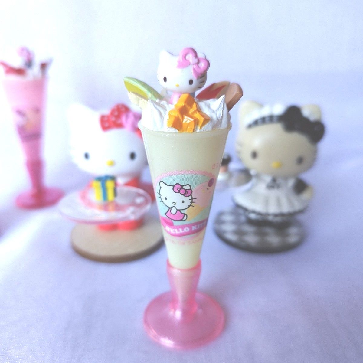 ハローキティ アクセサリートレイ フィギュア ウエイトレス カフェ