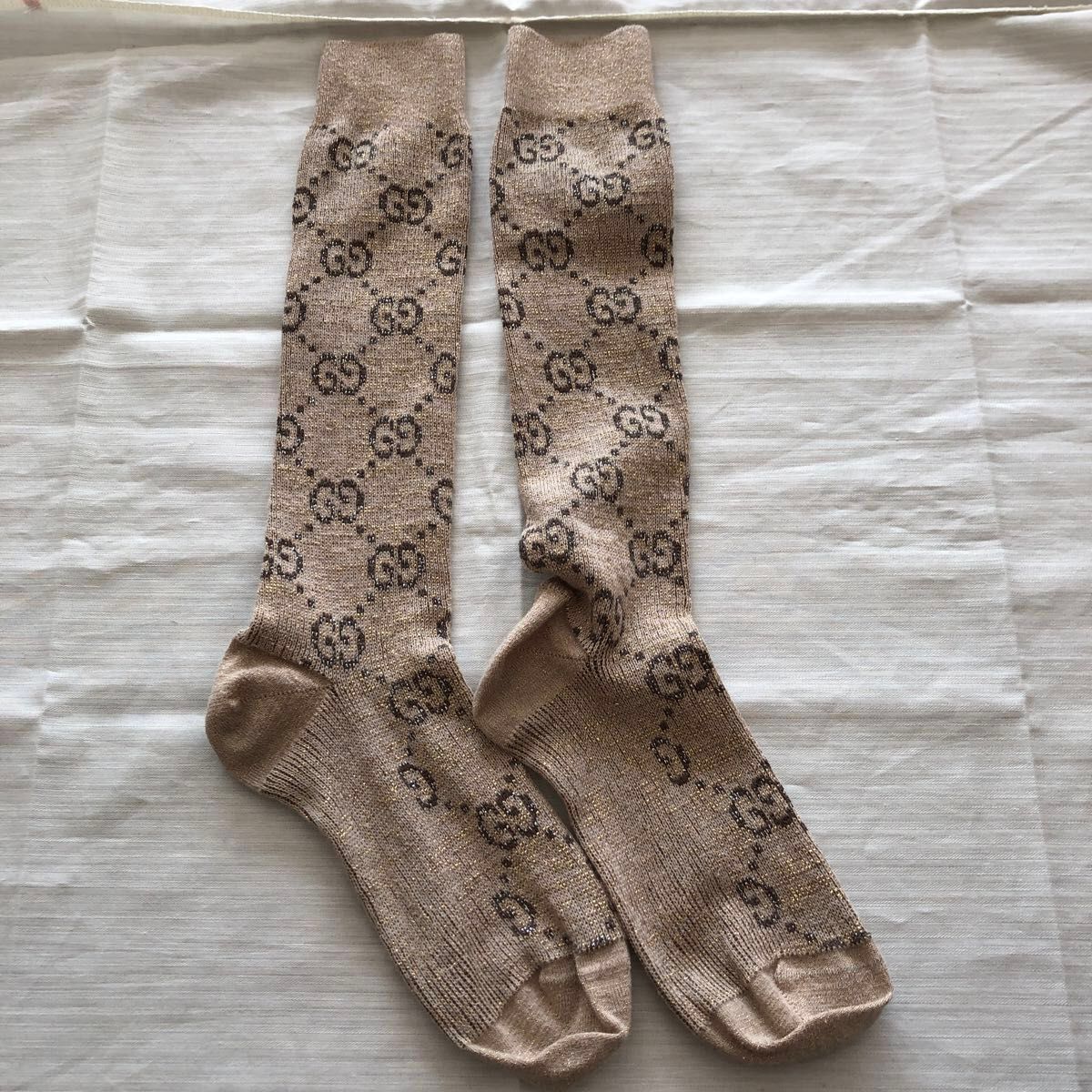 GUCCI ソックス GGロゴ 総柄 グッチ 靴下 ベージュ 金銀ラメ