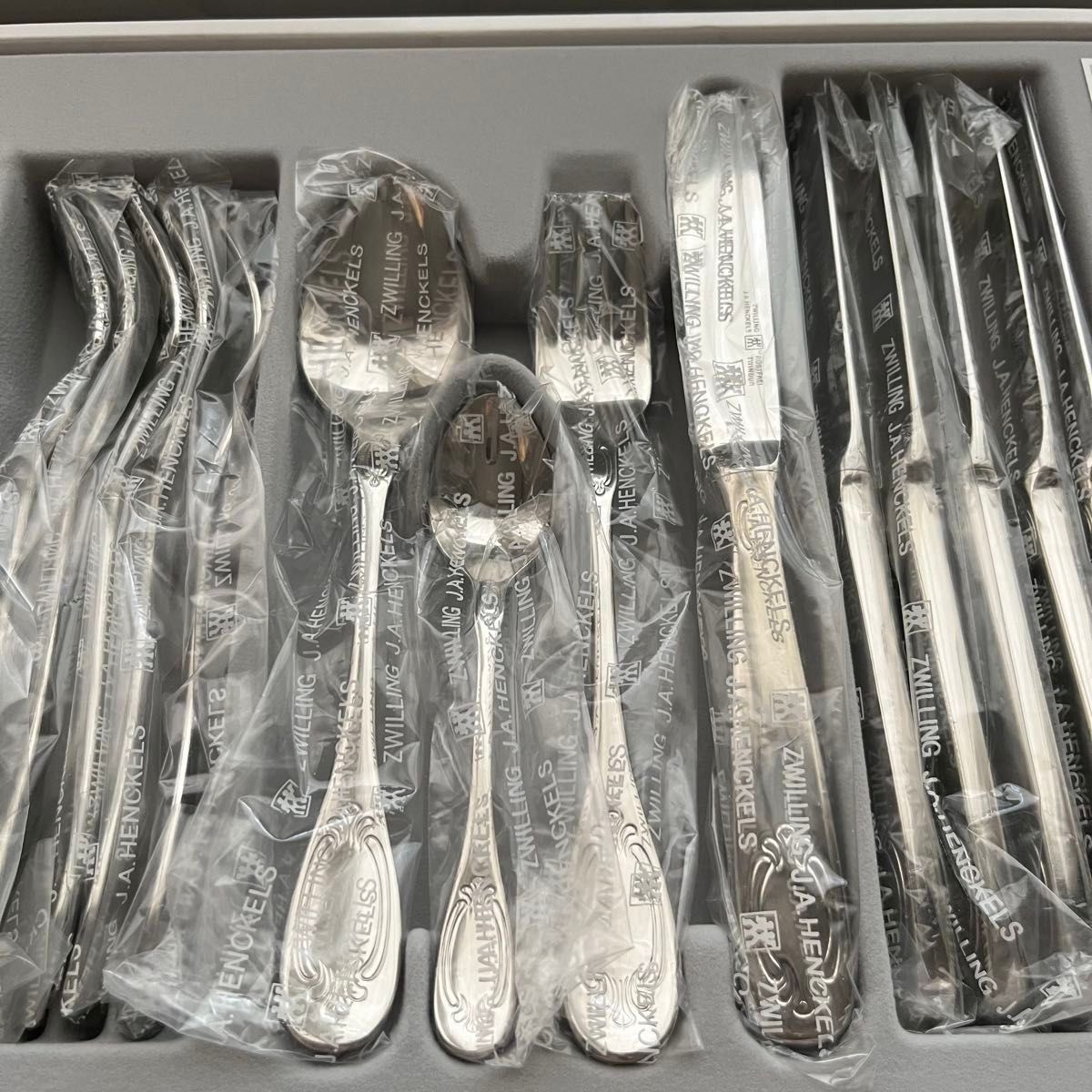 新品•未使用】 ツヴィリング ヘンケルス カトラリーセット 24本 箱なし