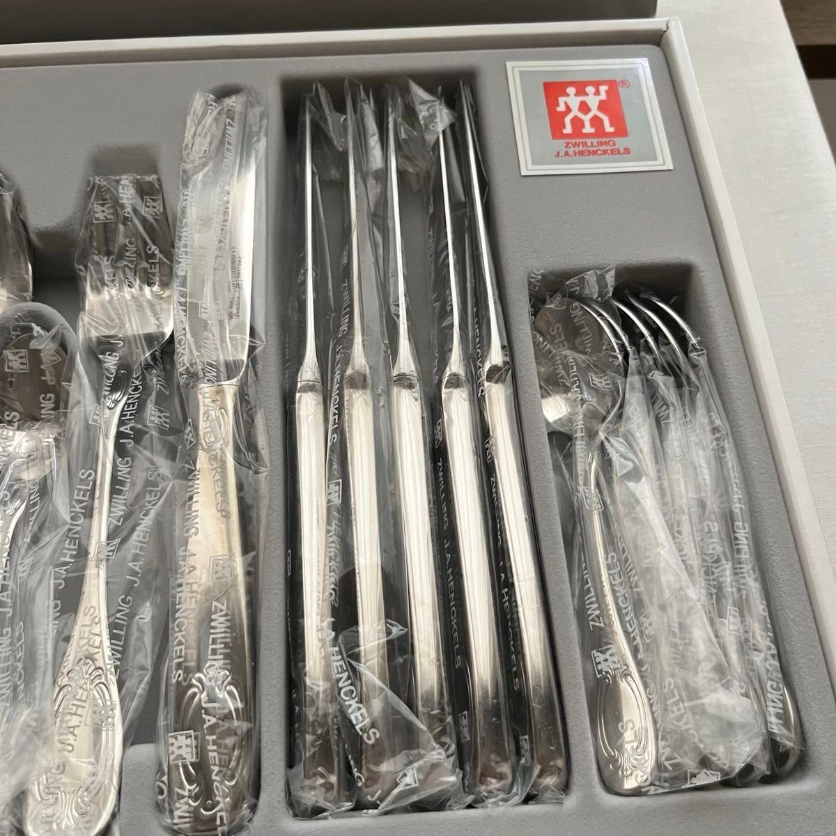 新品•未使用】 ツヴィリング ヘンケルス カトラリーセット 24本 箱なし