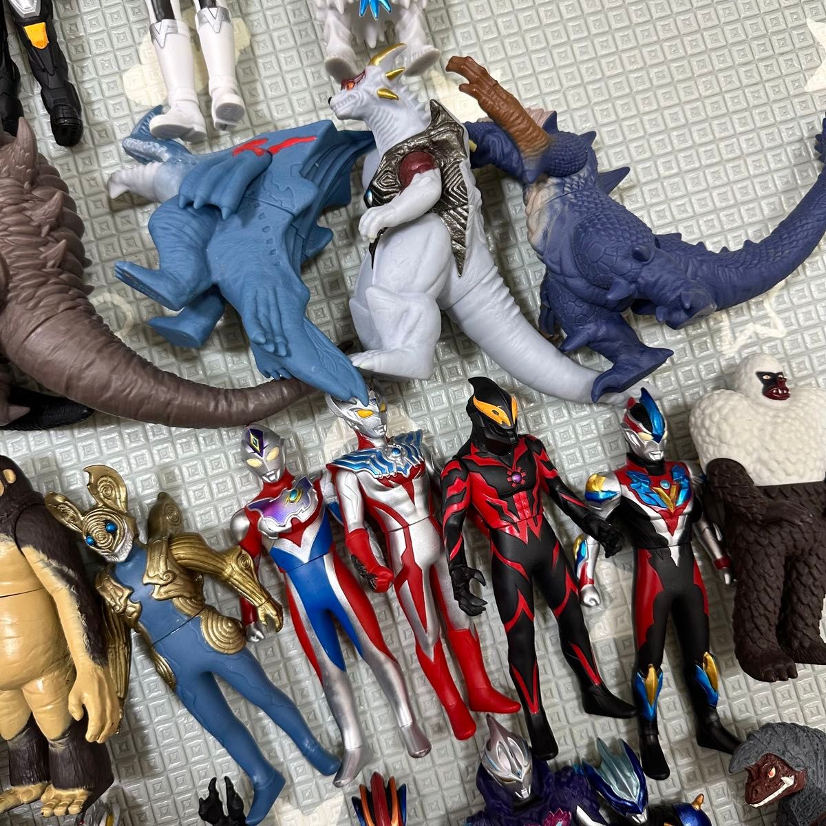 36〜37体】ウルトラマン 怪獣 仮面ライダー ソフビ まとめ売り｜Yahoo