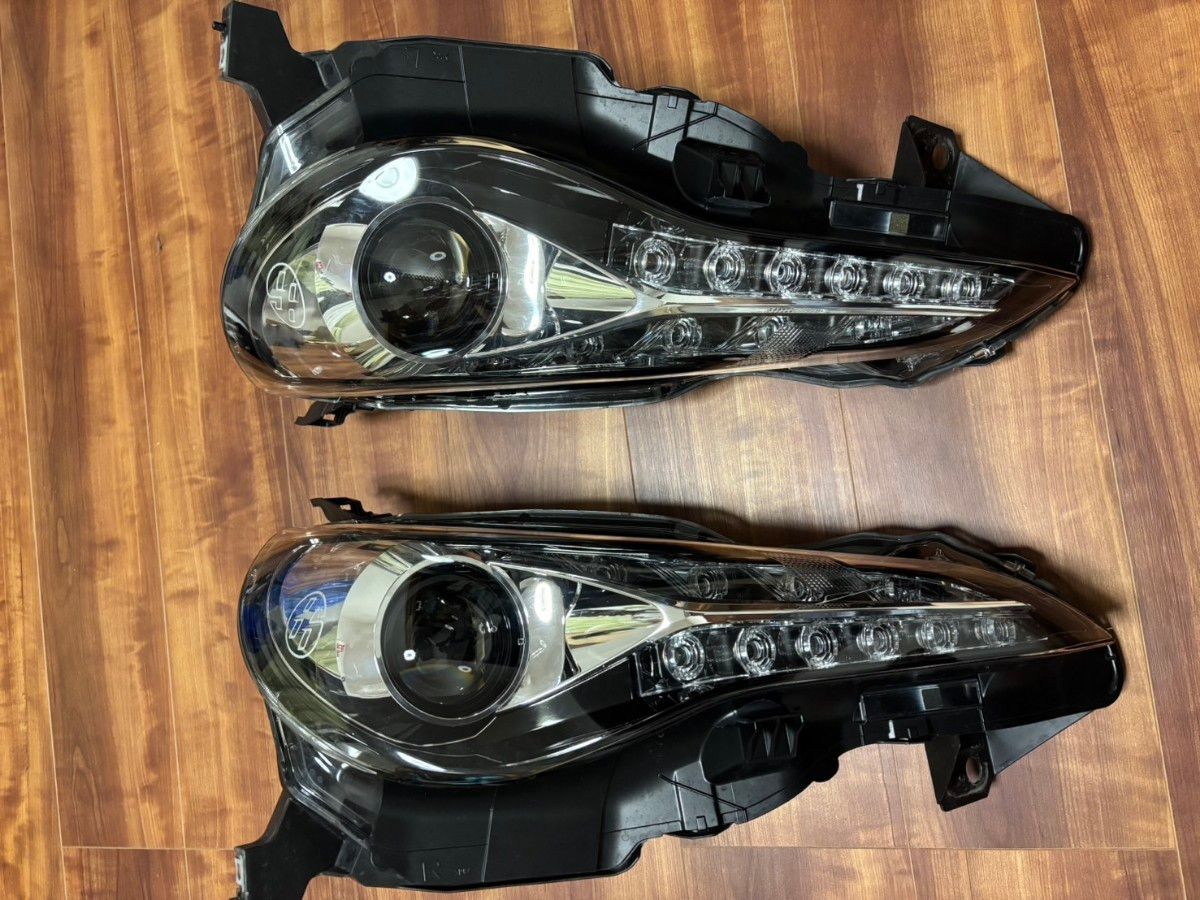 ZN6 86純正ヘッドライト 左右セット ジャンクレンズヒビ割れあり 点灯
