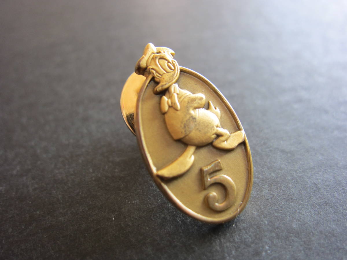 Yahoo!オークション - キャスト勤続5年 ディズニー サービス・アワー