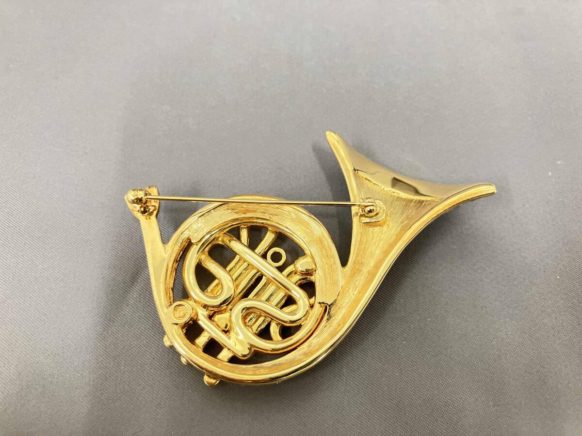 Swarovski ホルン型ブローチ Swarovski ホルン型ブローチ