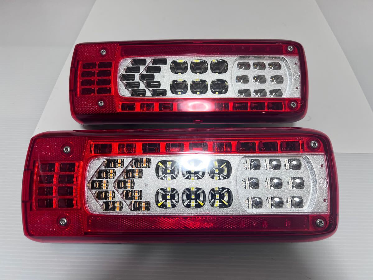 新車外し UD クオン 純正 テールライト テールランプ 左右セット
