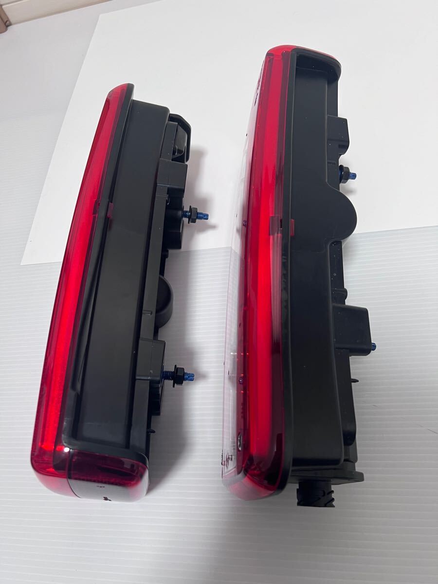 新車外し UD クオン 純正 テールライト テールランプ 左右セット