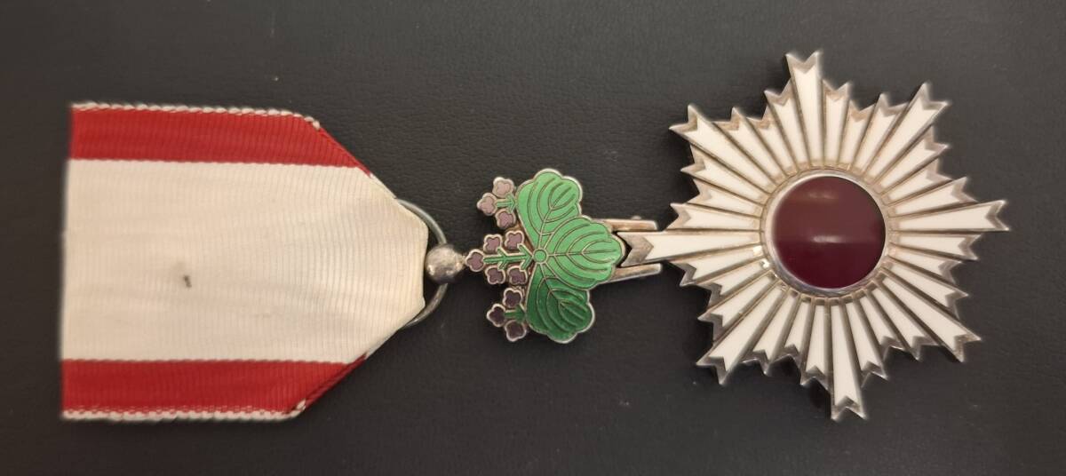 Yahoo!オークション - 勲六等単光旭日章