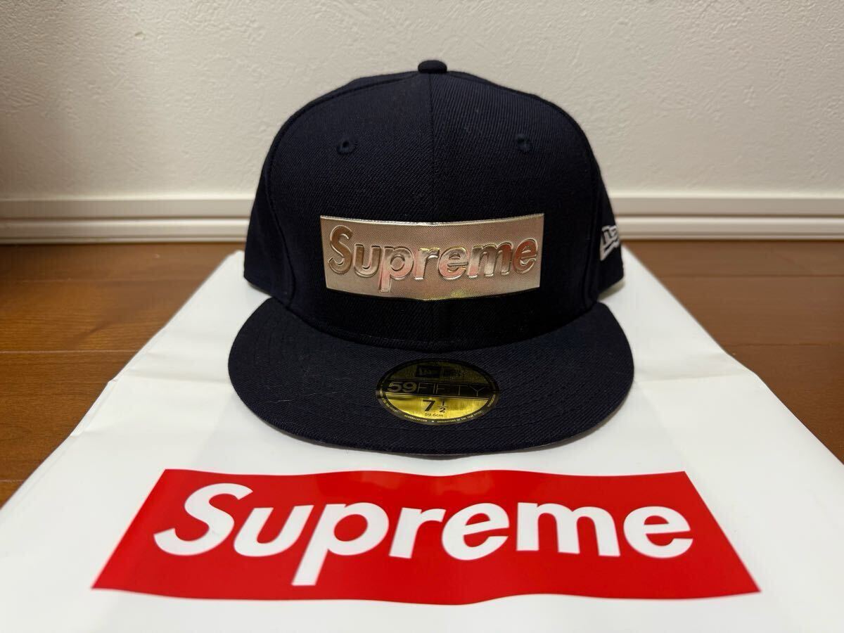木村 拓哉 着用 16SS Supreme Metallic Box Logo New Era Navy