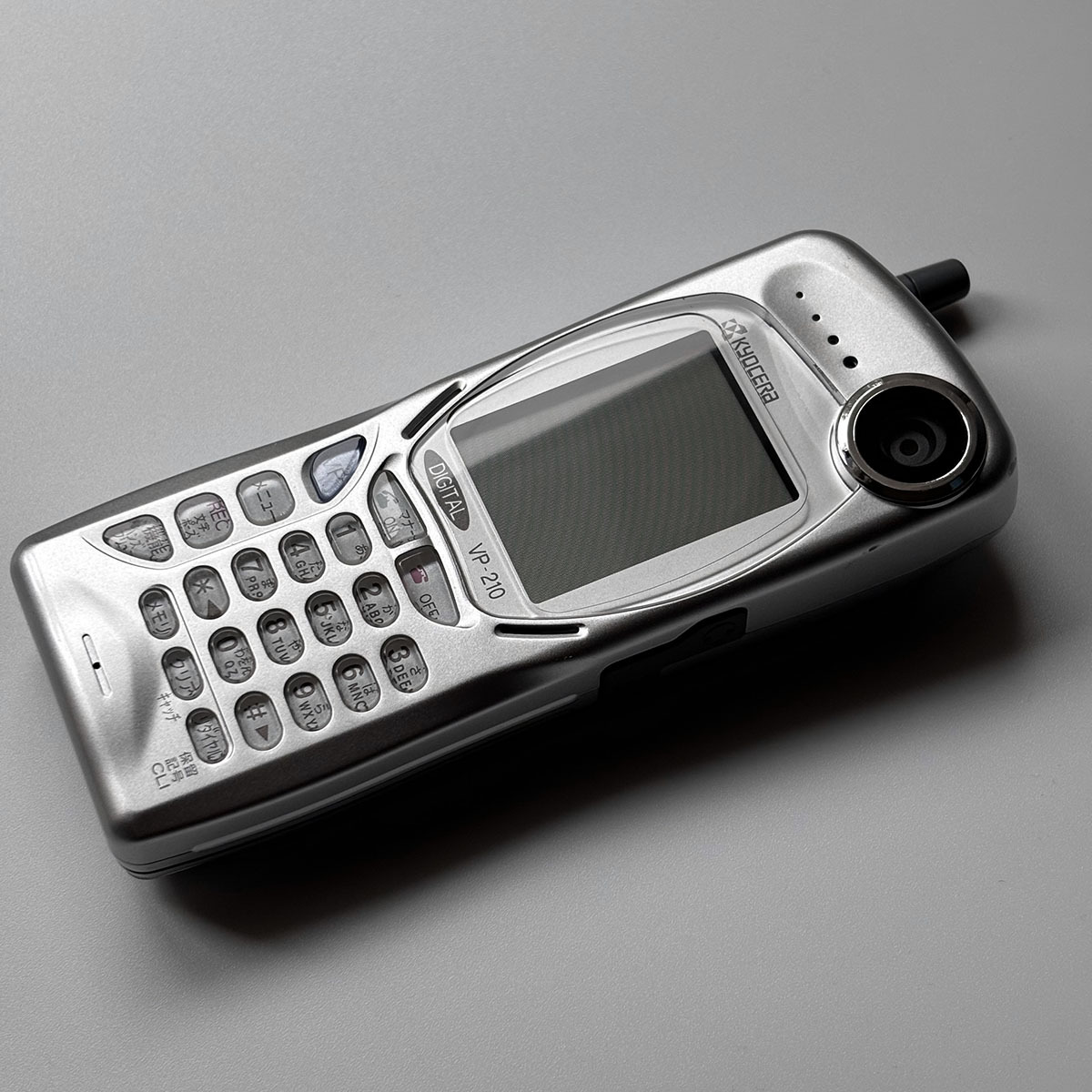 Yahoo!オークション - 技術遺産 京セラ カメラ付き携帯電話PHS VP-210