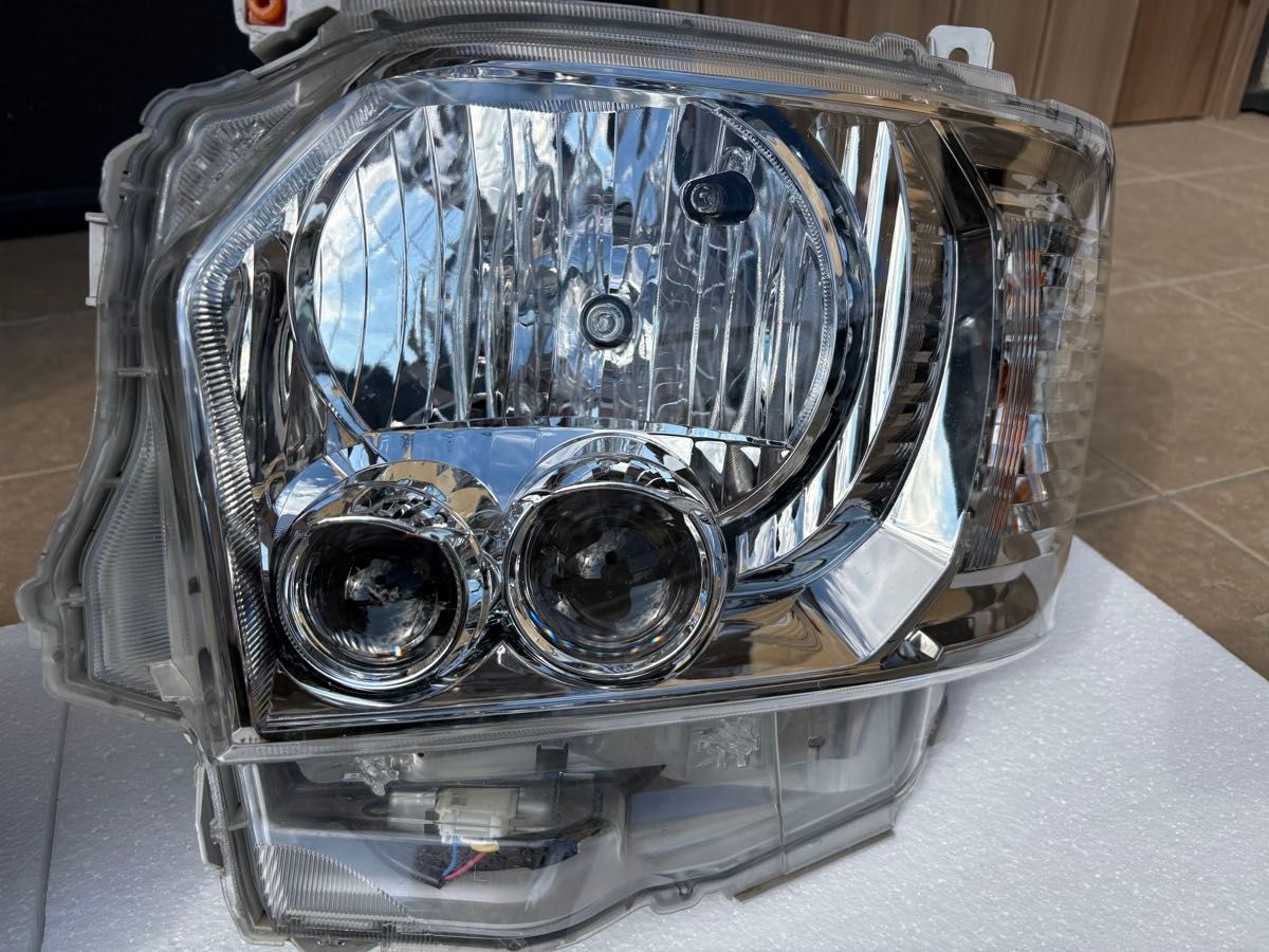 美品】トヨタ 200系ハイエース 純正LEDヘッドランプ 純正LEDヘッド