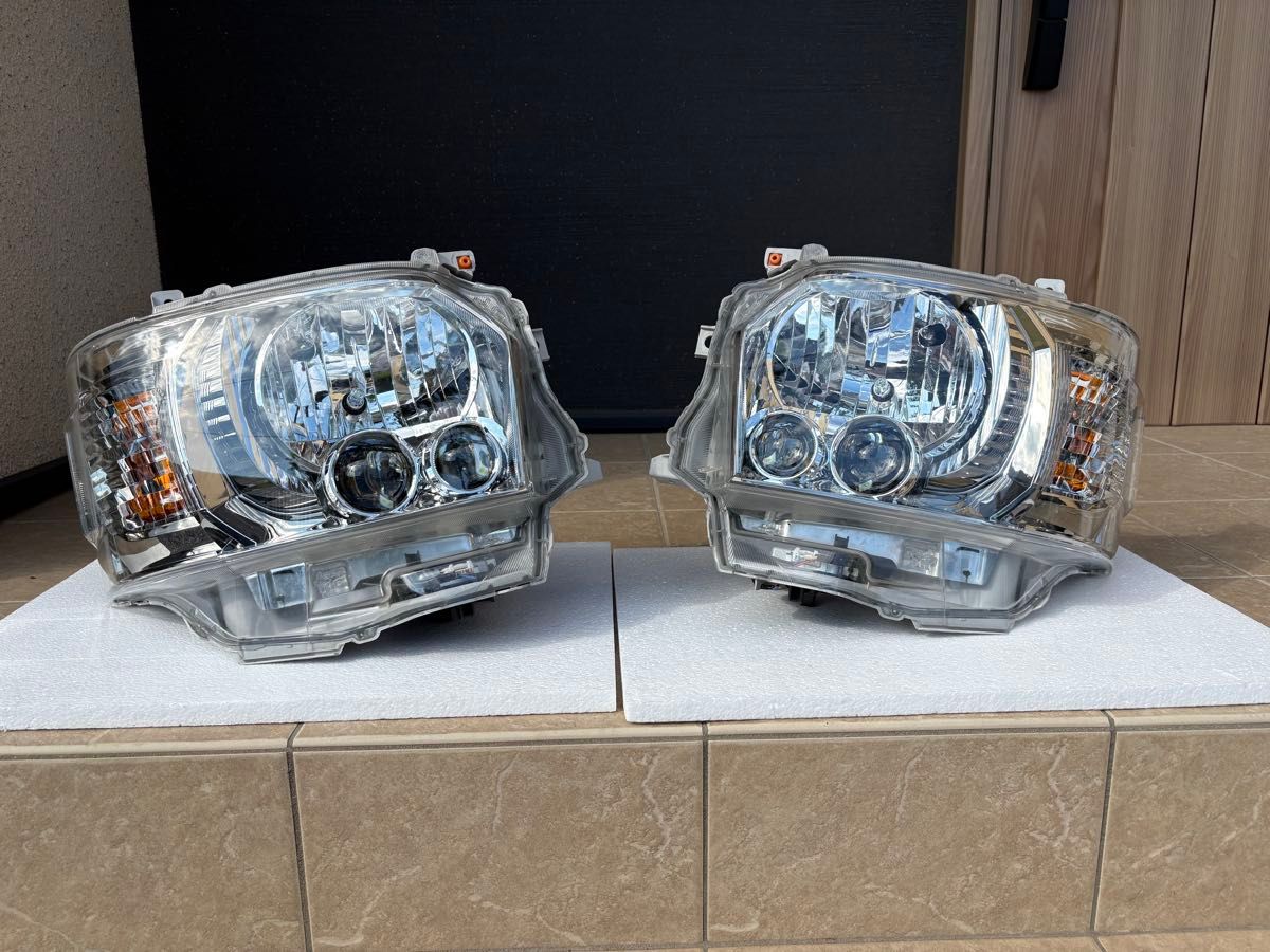 美品】トヨタ 200系ハイエース 純正LEDヘッドランプ 純正LEDヘッド