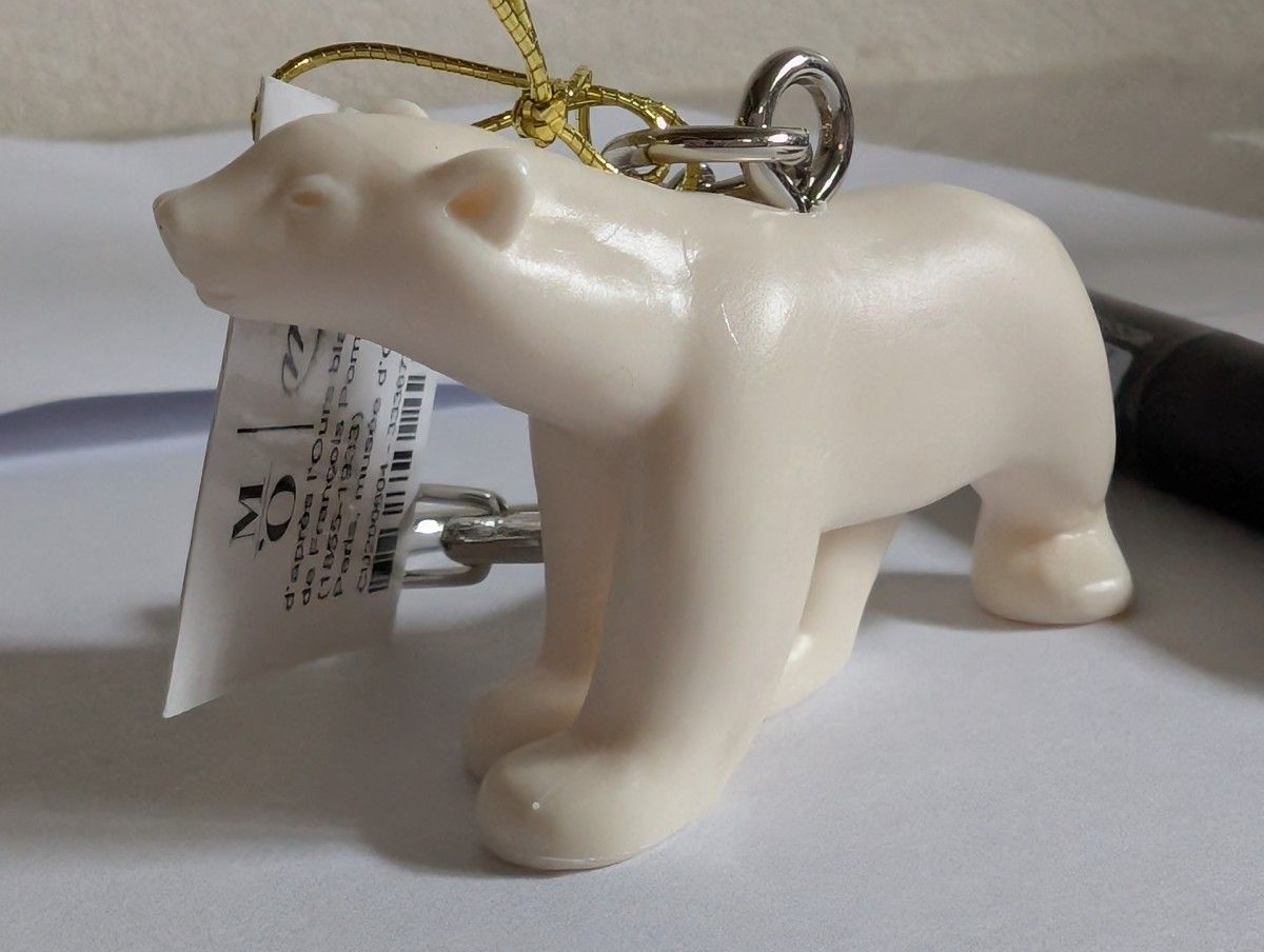 新品 オルセー美術館のポンポン キーホルダー シロクマ 未使用新品 美