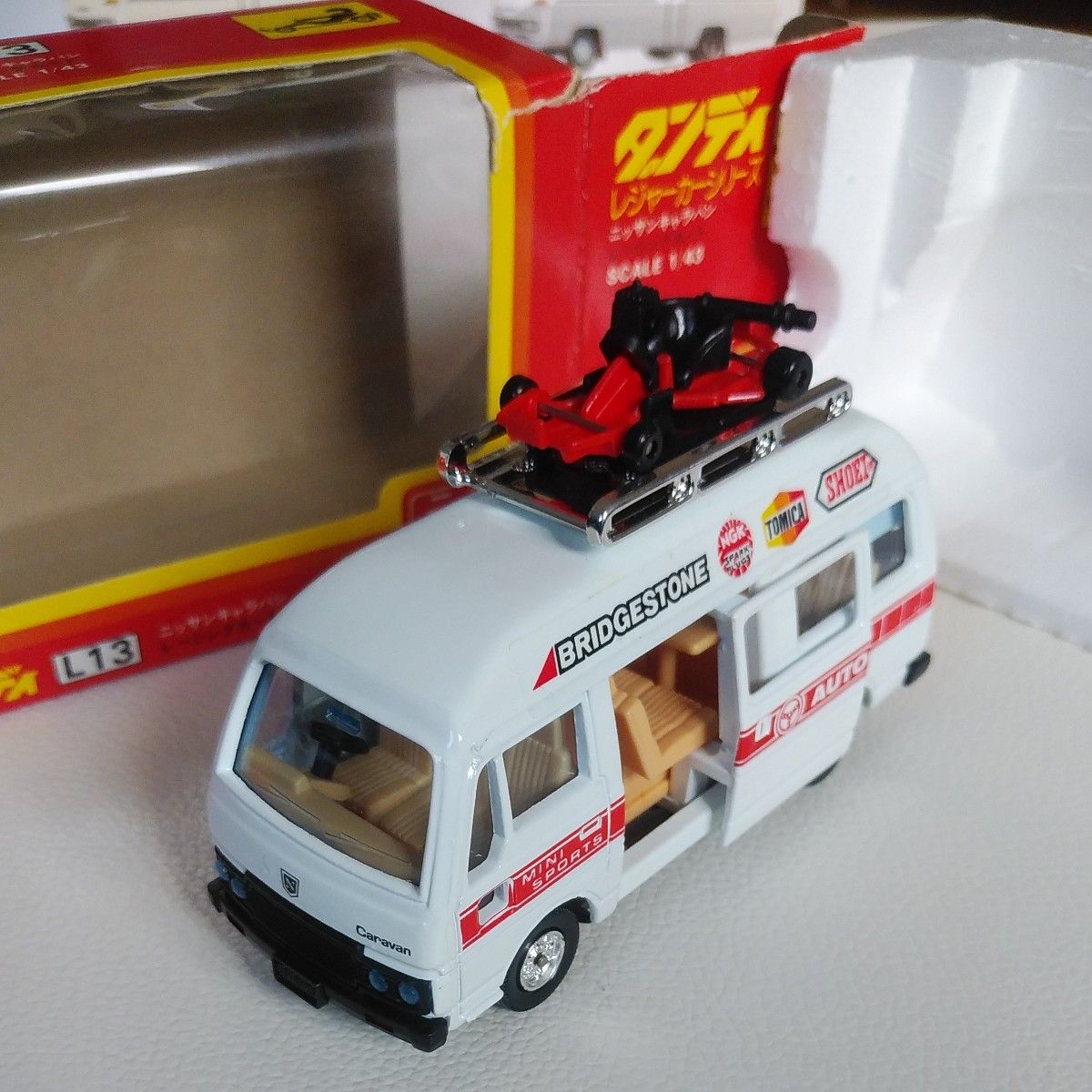 トミカダンディ ニッサンキャラバン レジャーカー レーシングカー