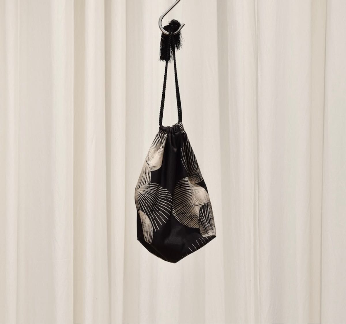 COMOLI(コモリ) / シルクシェル ポーチ S 25SS｜Yahoo!フリマ（旧