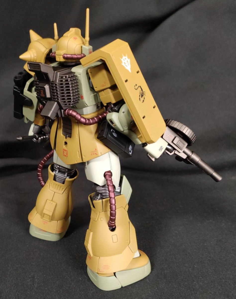 ガンプラ 塗装済完成品 HG ザク・デザートタイプ（ダブルアンテナ