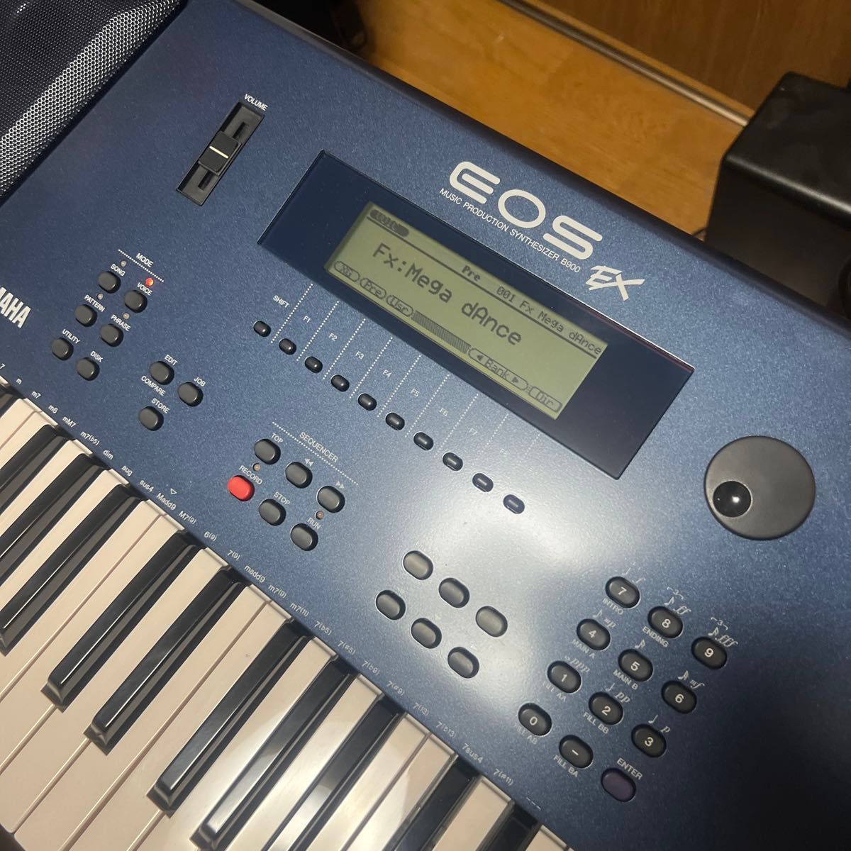 EOS B900 EX シンセサイザー YAMAHA キーボード ヤマハ 小室哲哉