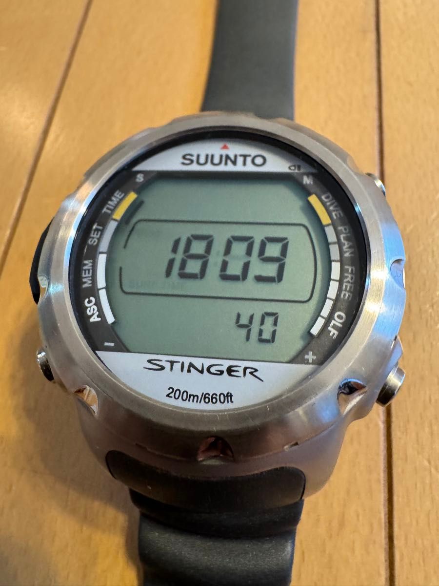 スント スティンガー SUUNTO STINGER ダイブコンピュータ 美品 8本使用