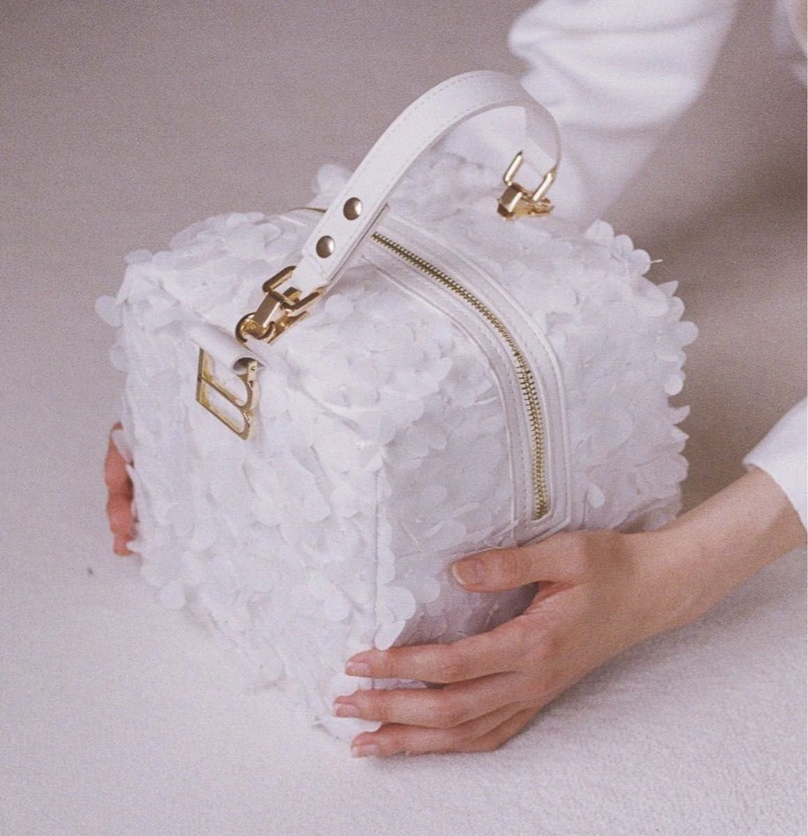 新品タグ付き】Bibiy B FLORET BOX BAG ホワイト 白 ビビィ ボックス型