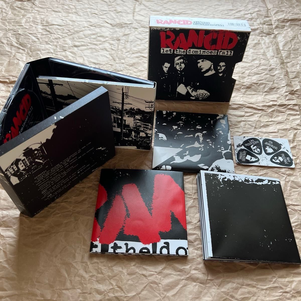 RANCID「レット ザ ドミノズ フォール」初回生産限定盤(CD2枚DVD付