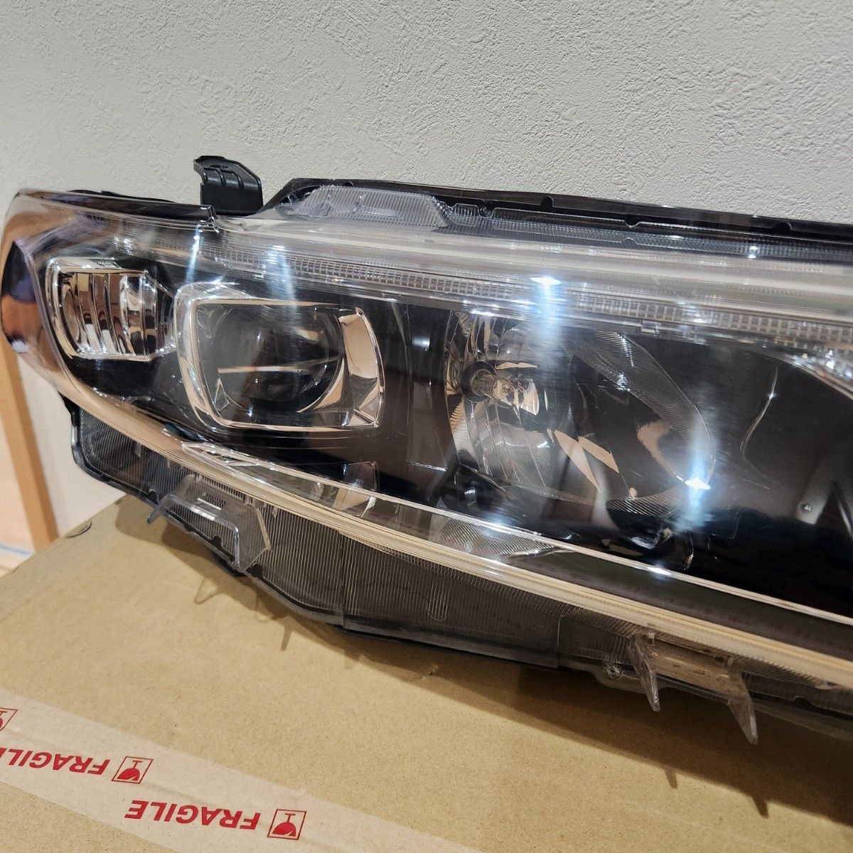 トヨタ純正 60系 ハリアー 前期 純正 右 ヘッドライト ジャンク LED