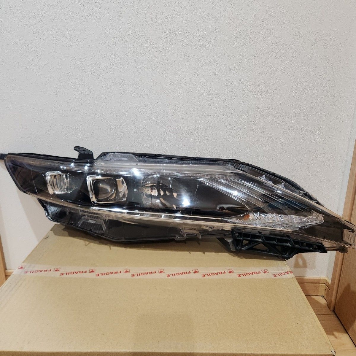 トヨタ純正 60系 ハリアー 前期 純正 右 ヘッドライト ジャンク LED