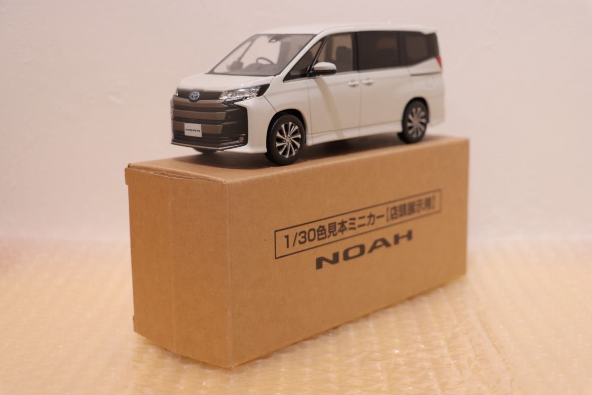 ノア NOAH カラーサンプルミニカー 非売品 ホワイトパール 070 ①
