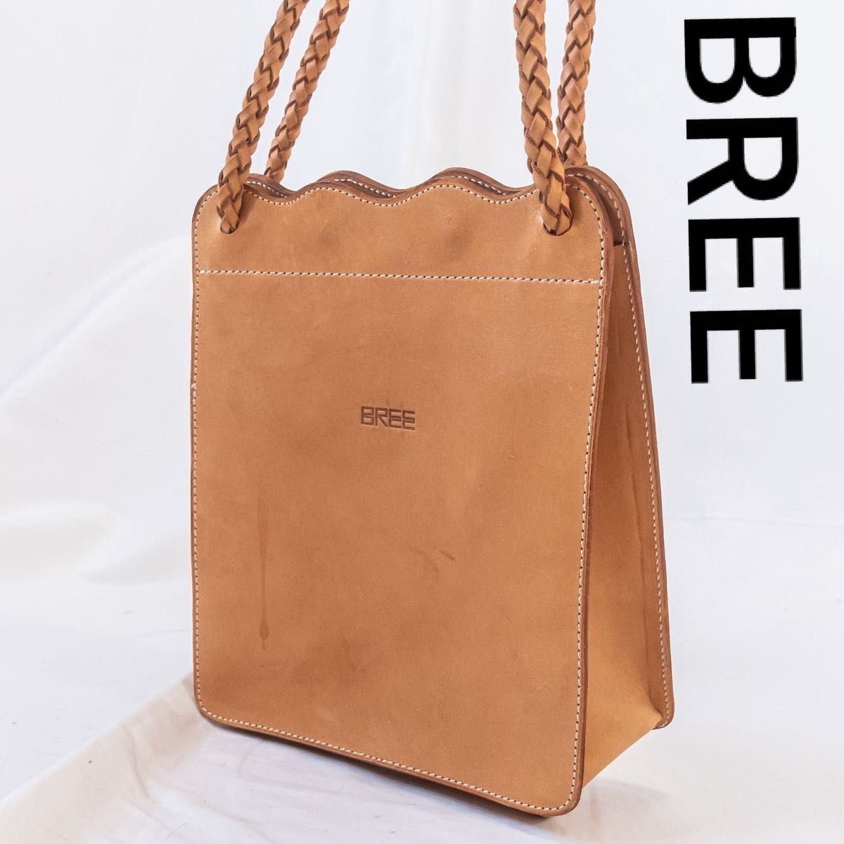 BREE ブリー ショルダーバッグ ヌメ革 本革 オールレザー 肩掛け