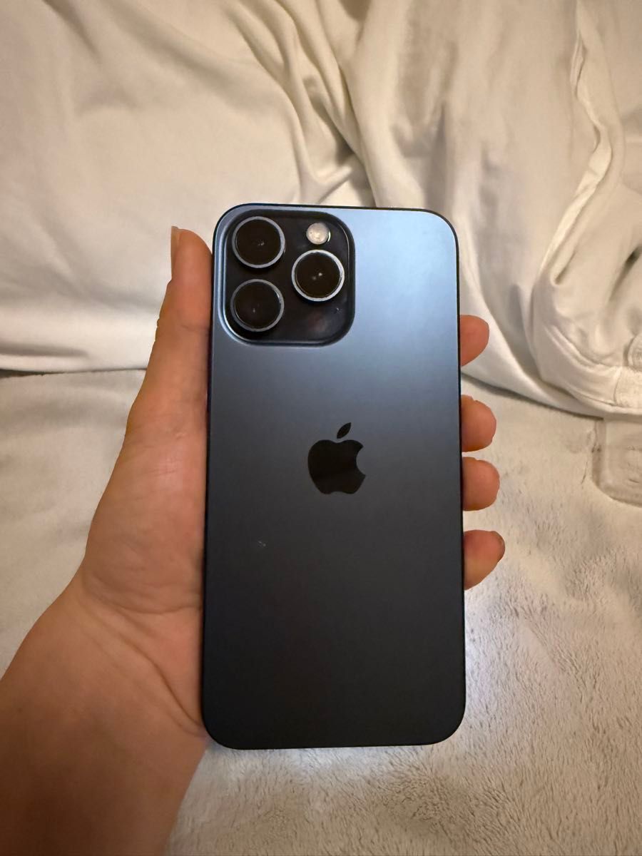 アメリカ版 Apple iPhone 15 Pro Max 1tb，美品， バッテリーは98