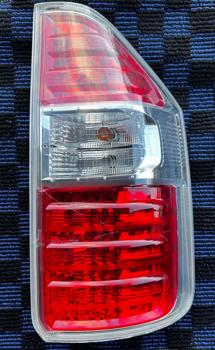 トヨタ 70系 ノア ヴォクシー 純正 テールランプ 左右セット ZRR70