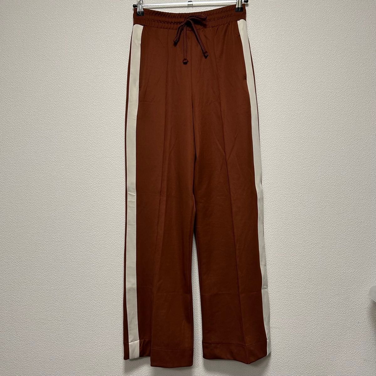 新品タグ付き ZARA ジャージ ズボン サイドライン ブラウン 茶色