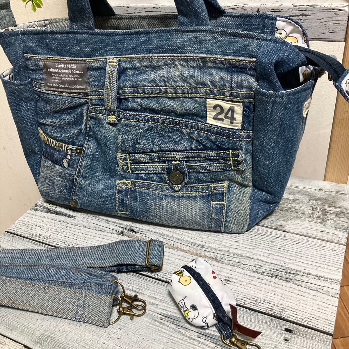 大きめデニムリメイクバック ハンドメイド ショルダーベルト付き