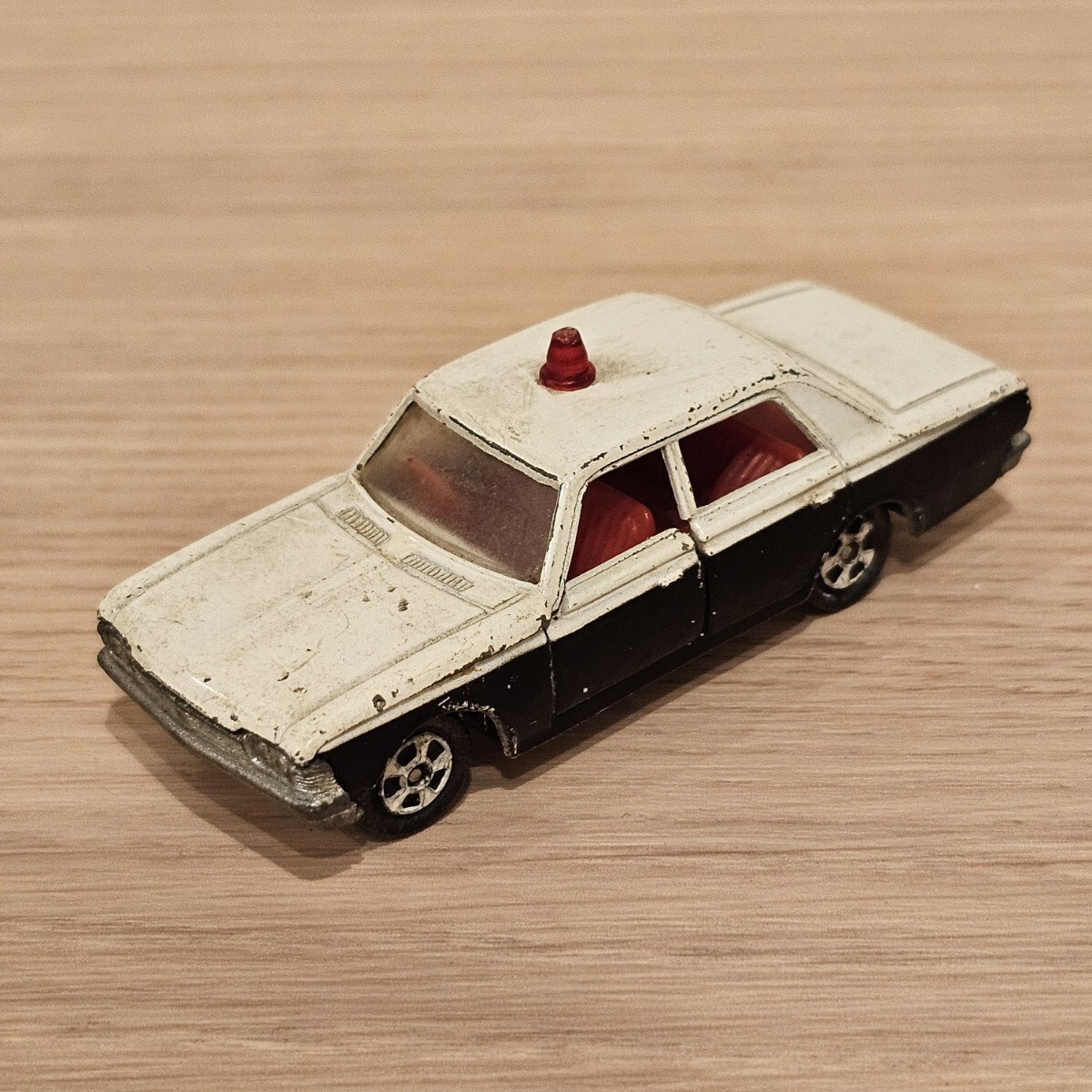 トミカ】No.4 トヨタ クラウン パトロールカー 1Aホイール 日本製