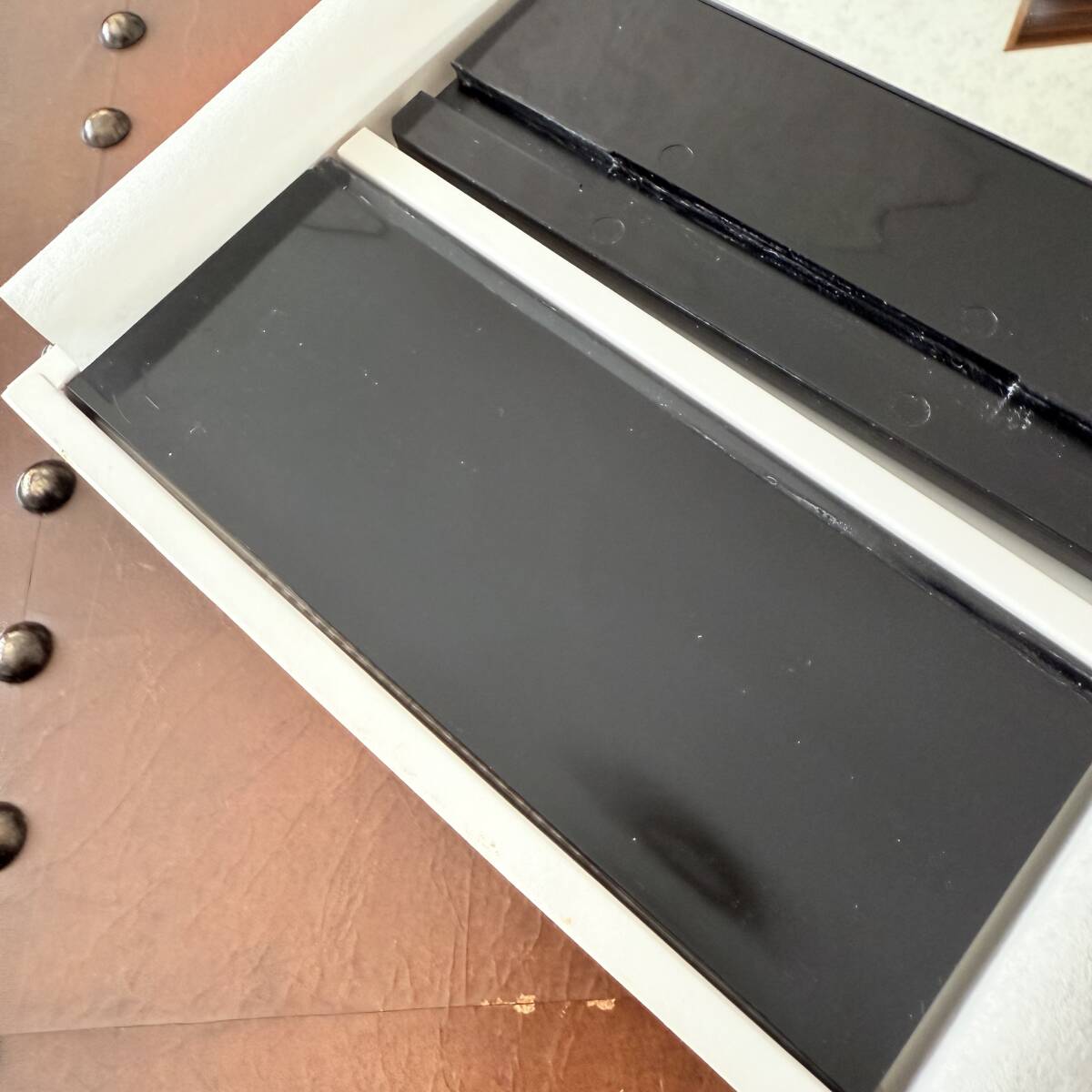 CHANEL シャネル ロゴ入り 回転式 スタンド 卓上ミラー 鏡 ミラー 白